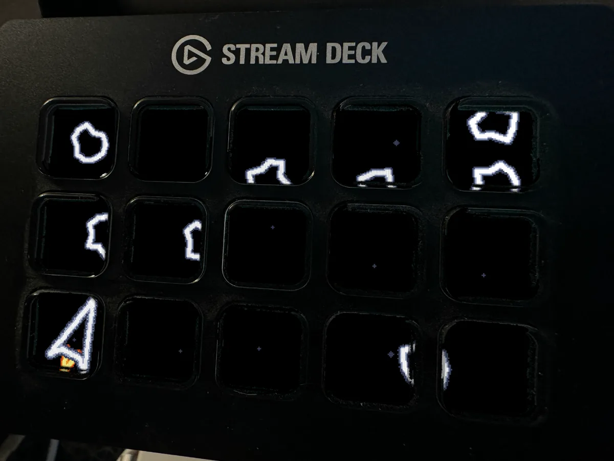 Vector Asteroids shown running on a Stream Deck